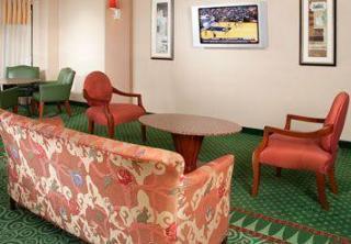 Courtyard By Marriott Cleveland Hotel