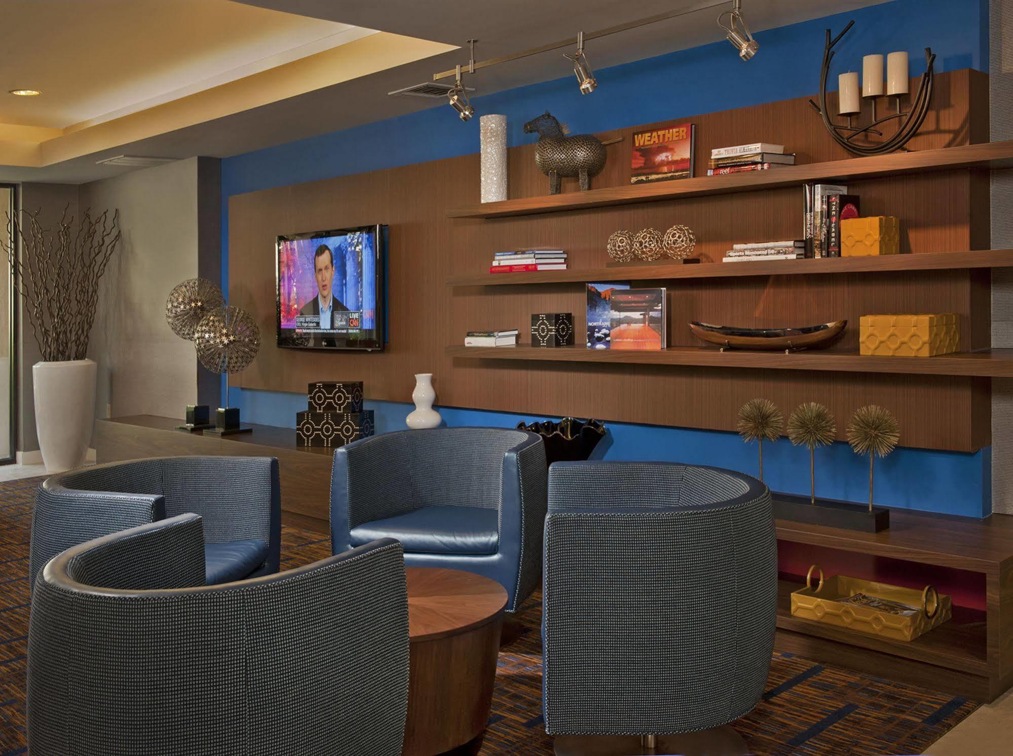 Courtyard By Marriott Cleveland Hotel